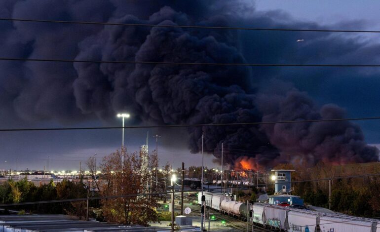 Al menos tres muertos y once heridos tras estrellarse un avión de UPS en el aeropuerto internacional de Kentucky