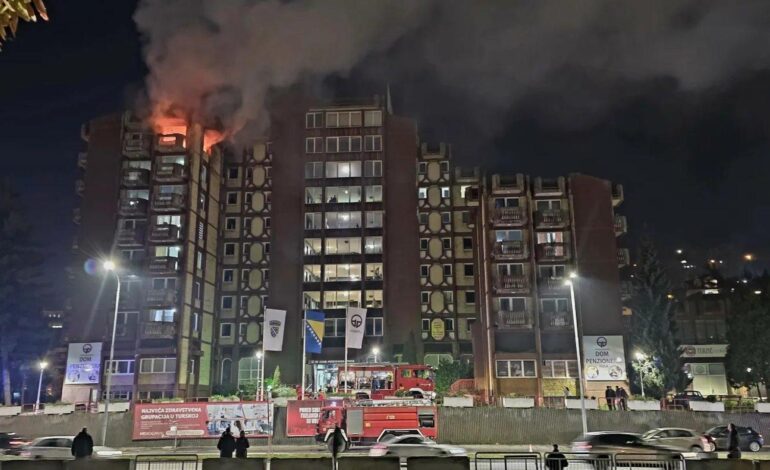 Al menos 11 muertos y 35 heridos en el incendio de una residencia de ancianos en el noreste de Bosnia