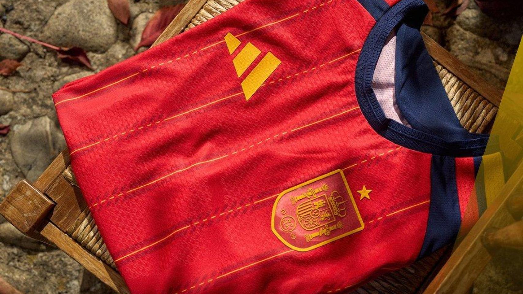 La nueva camiseta de España para el Mundial no triunfa entre la afición: los detalles que más desagradan y generan polémica