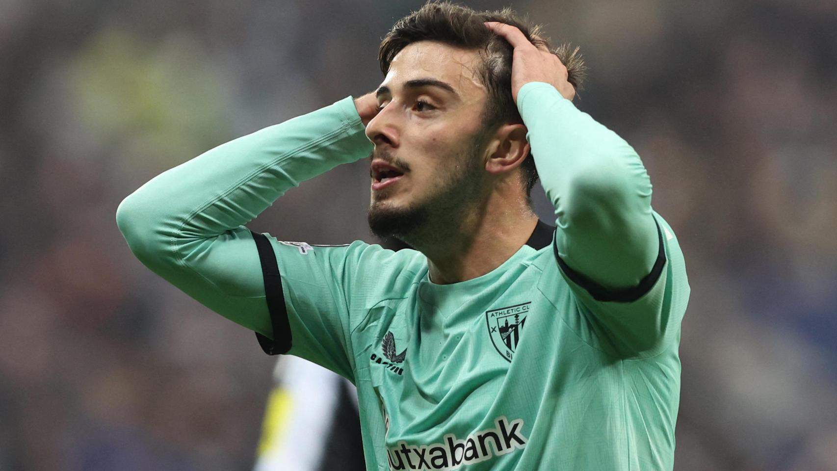 Dos errores condenan al Athletic ante el Newcastle y los vascos siguen en caída libre