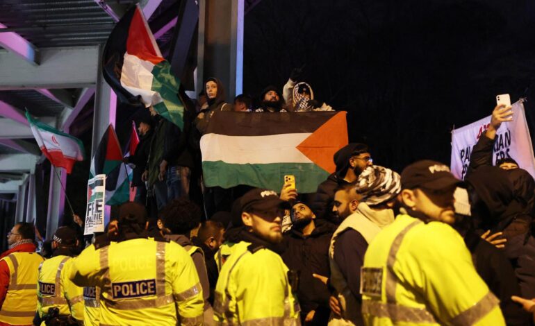 Los disturbios en la previa del Aston Villa-Maccabi Tel Aviv se saldan con seis detenidos tras el despliegue de 700 policías