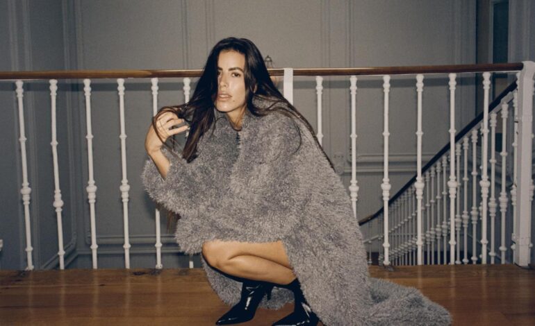 La DJ catalana Nina Urgell presenta la nueva colección de fiesta de Pull&Bear con un enfoque provocador y sin reglas