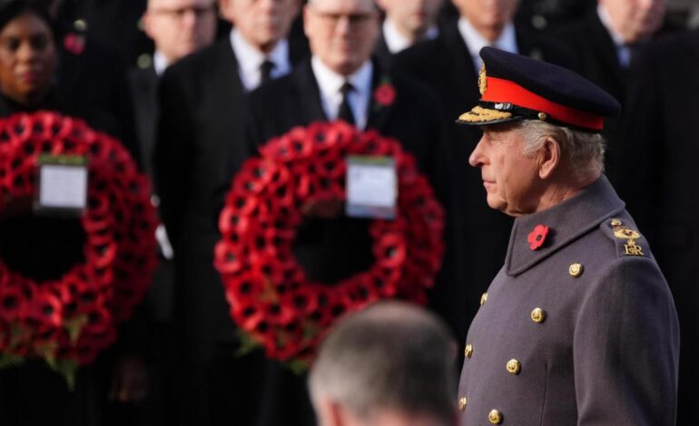El rey Carlos III y Guillermo encabezan el Día del Recuerdo tras la fiesta del príncipe Harry en la mansión de Jeff Bezos