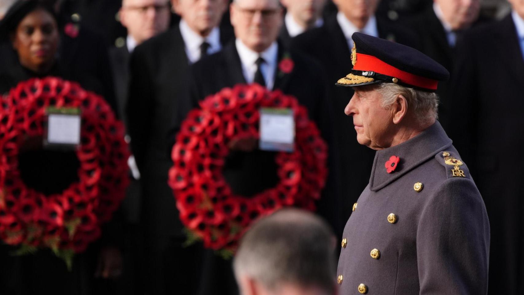 El rey Carlos III y Guillermo encabezan el Día del Recuerdo tras la fiesta del príncipe Harry en la mansión de Jeff Bezos