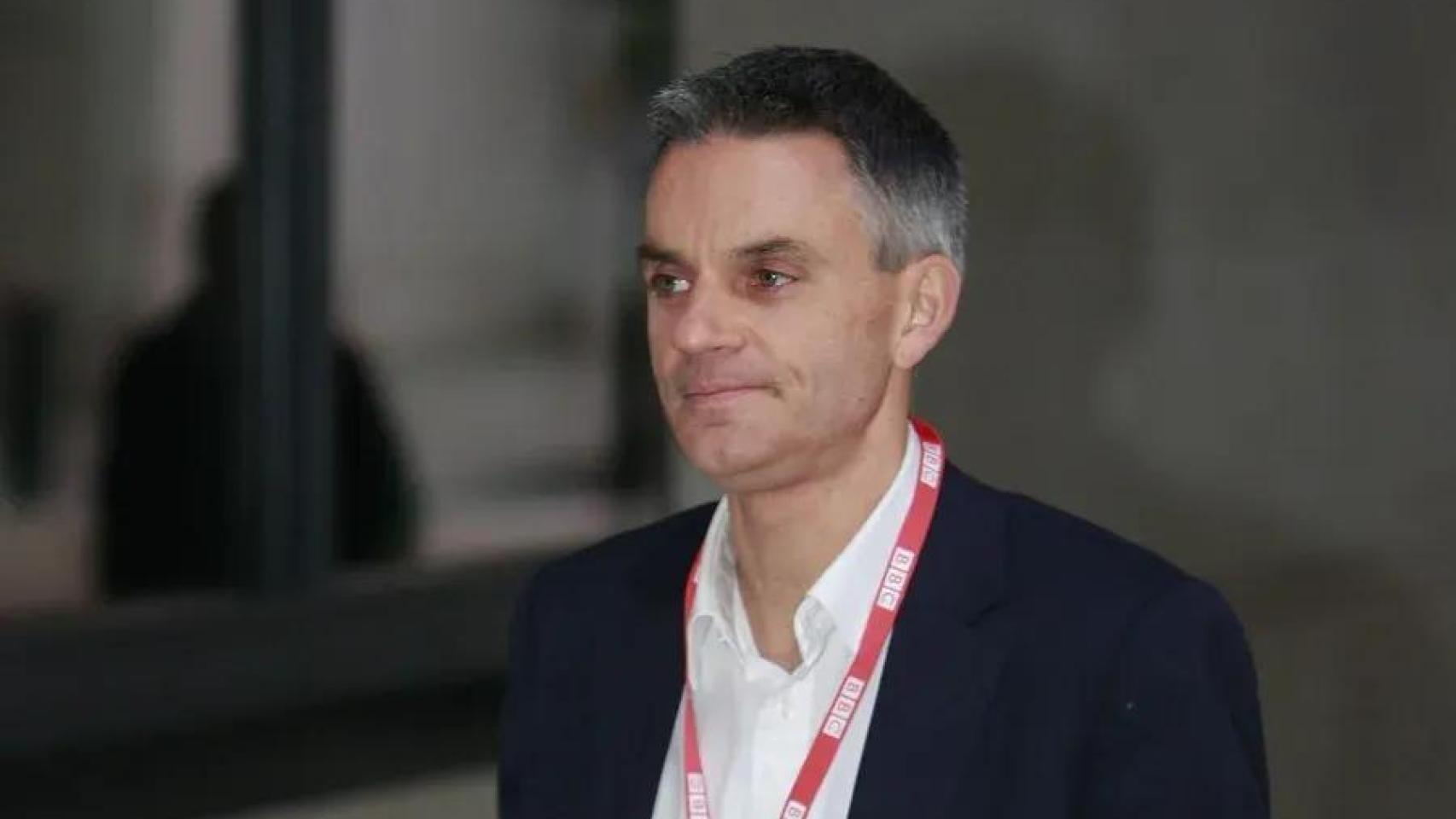 Dimite el director general de la BBC, Tim Davie, tras un informe interno que acusaba a la cadena de tener un sesgo anti-Trump