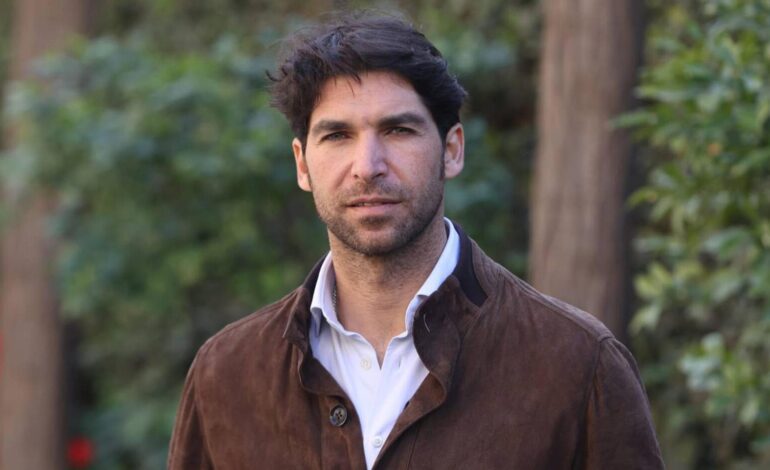 Cayetano Rivera se estrella contra una palmera en Sevilla, pero su abogado niega una prueba de alcoholemia