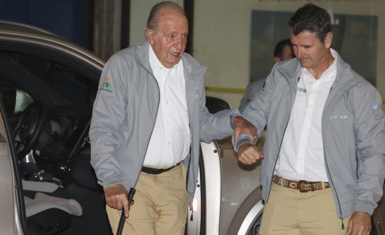 Juan Carlos I abandona España tras una de sus visitas más polémicas a raíz de la publicación de sus memorias