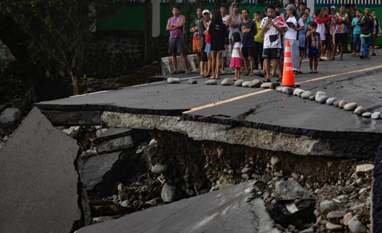 Al menos 18 muertos y miles de desplazados en Filipinas por el supertifón Fung-wong, debilitado de camino a Taiwán