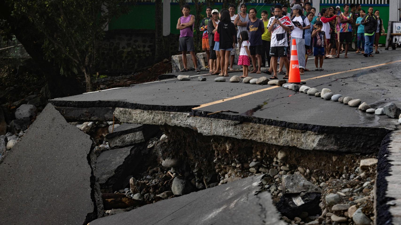 Al menos 18 muertos y miles de desplazados en Filipinas por el supertifón Fung-wong, debilitado de camino a Taiwán