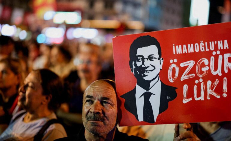 Un fiscal de Turquía pide más de 2.000 años de cárcel para Ekrem Imamoglu, el principal rival político de Erdogan