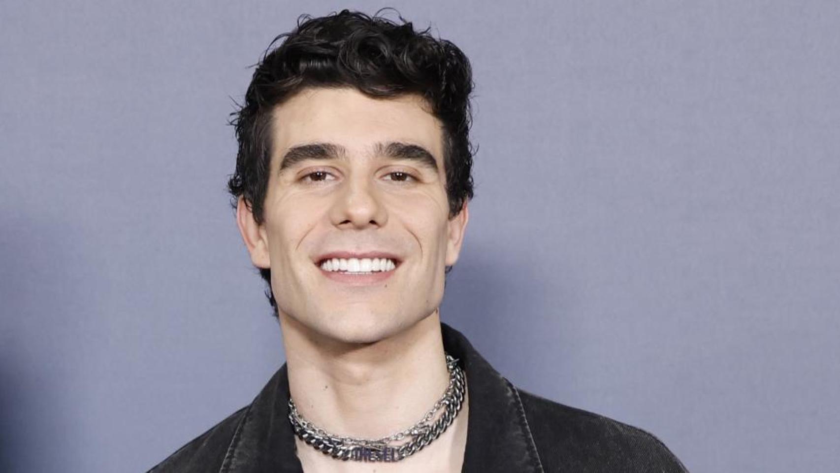 Imágenes del día: la cita de Javier Calvo con un grupo de amigos 24 horas después de conocerse su ruptura con Javier Ambrossi