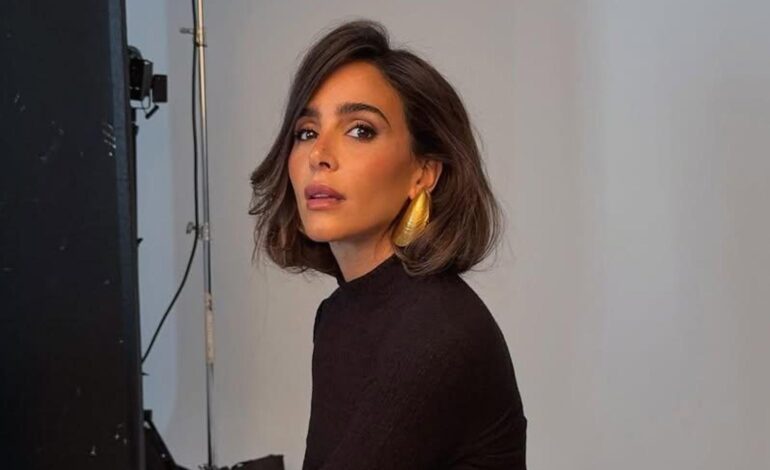 Rocío Osorno lleva el vestido de terciopelo de flecos de Zara perfecto para la Navidad