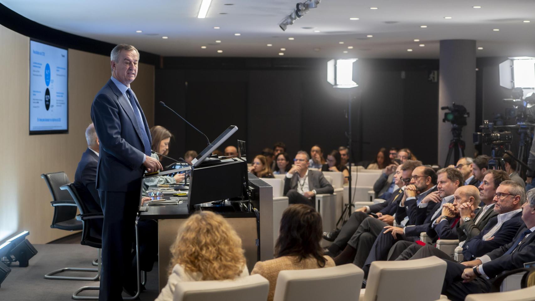 controlar las hipotecas, blindar la cartera de pymes y mimar a sus minoritarios