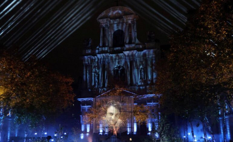 Francia homenajea a las 132 víctimas mortales de los atentados terroristas de Bataclán al cumplirse diez años