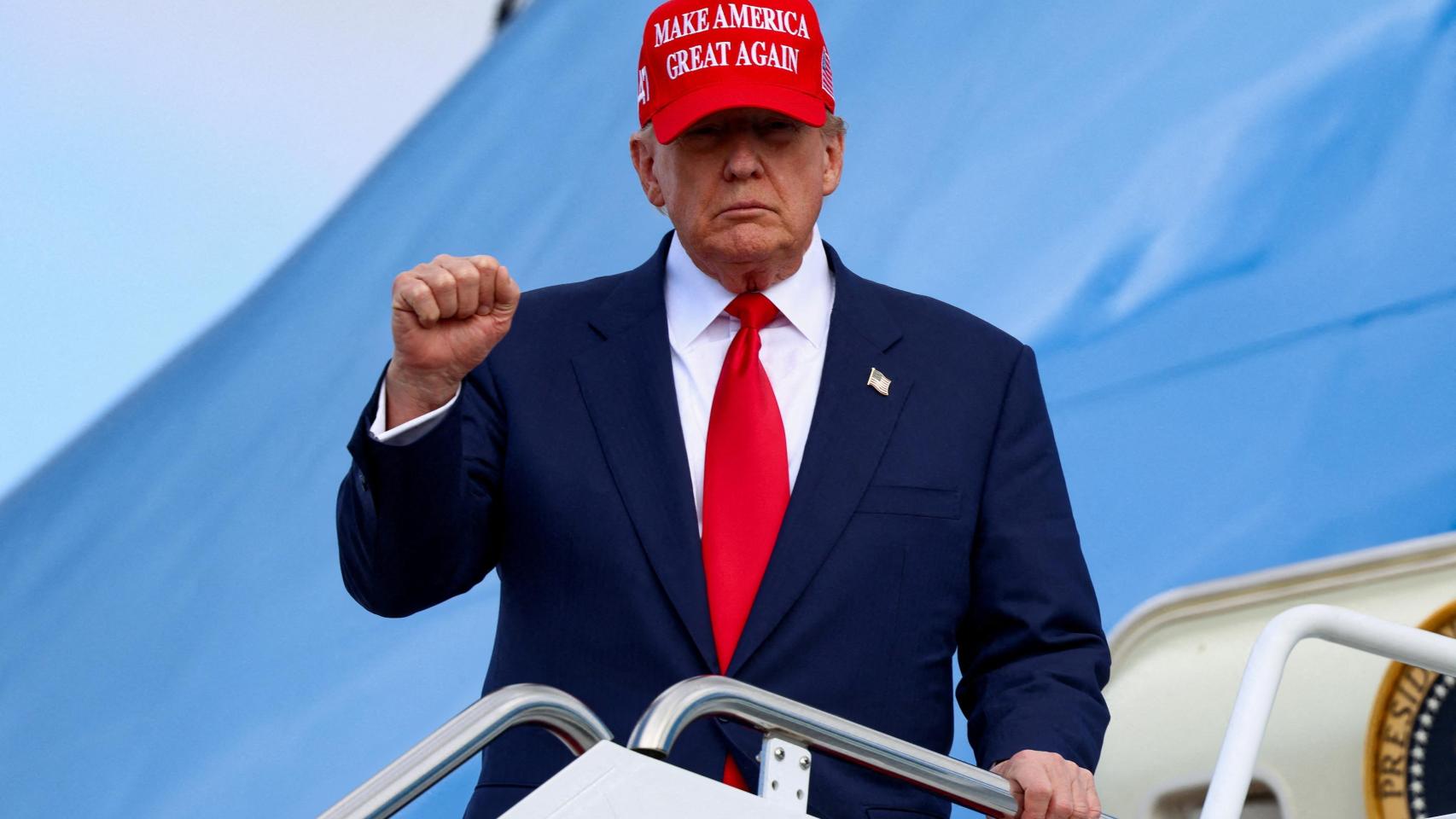 El silencio de Bannon y Musk da oxígeno a un Trump arrinconado por las nuevas revelaciones del ‘caso Epstein’