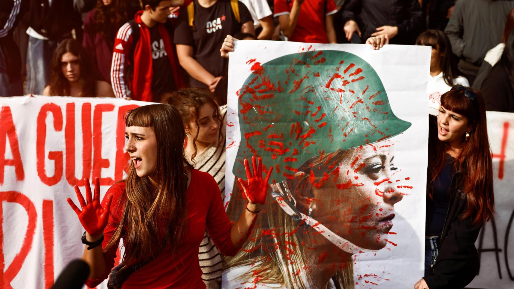 miles de estudiantes se echan a la calle en 50 ciudades de Italia contra los recortes, la represión e Israel