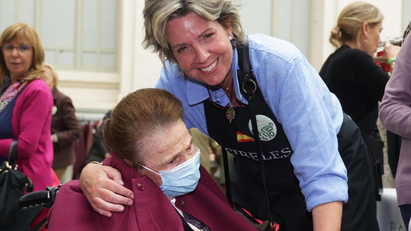 La infanta Margarita reaparece con mascarilla tras su ingreso en la UCI por neumonía