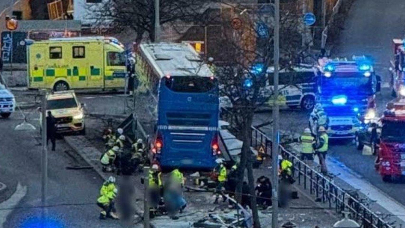 Varias personas mueren y otras resultan heridas tras arrollar un bus una parada de pasajeros en el centro de Estocolmo