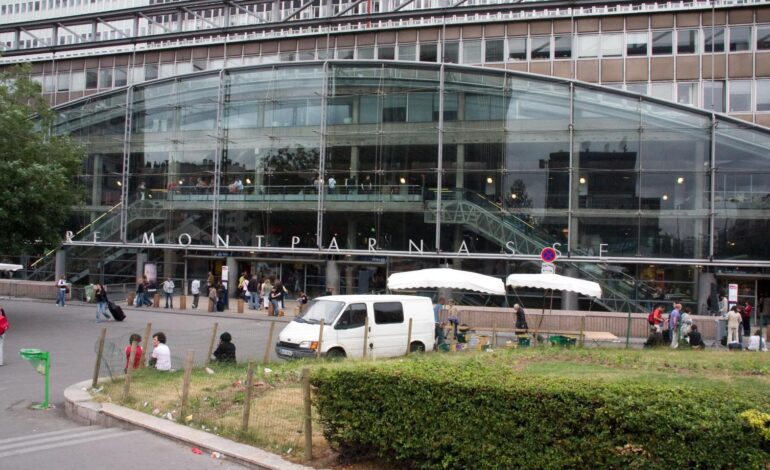 La policía tirotea a un hombre que amenazaba con un cuchillo en una estación de París