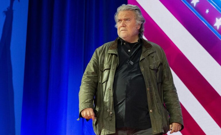 La estrecha relación entre Steve Bannon, el exjefe de Estrategia de Trump, y Jeffrey Epstein: «Eres un buen asistente»