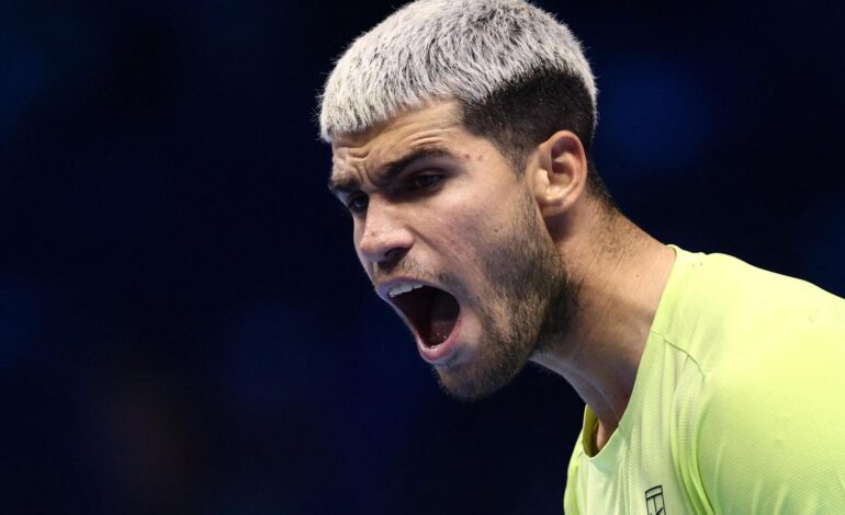 Carlos Alcaraz acepta el reto de Jannik Sinner y se cita con el italiano en la final de las ATP Finals tras derrotar a Aliassime