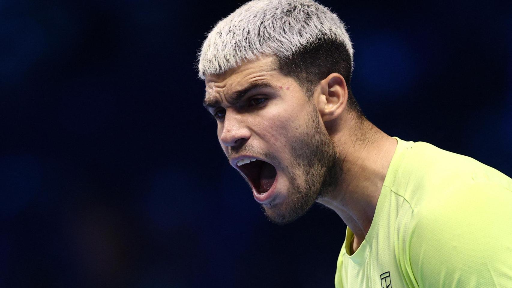 Carlos Alcaraz acepta el reto de Jannik Sinner y se cita con el italiano en la final de las ATP Finals tras derrotar a Aliassime
