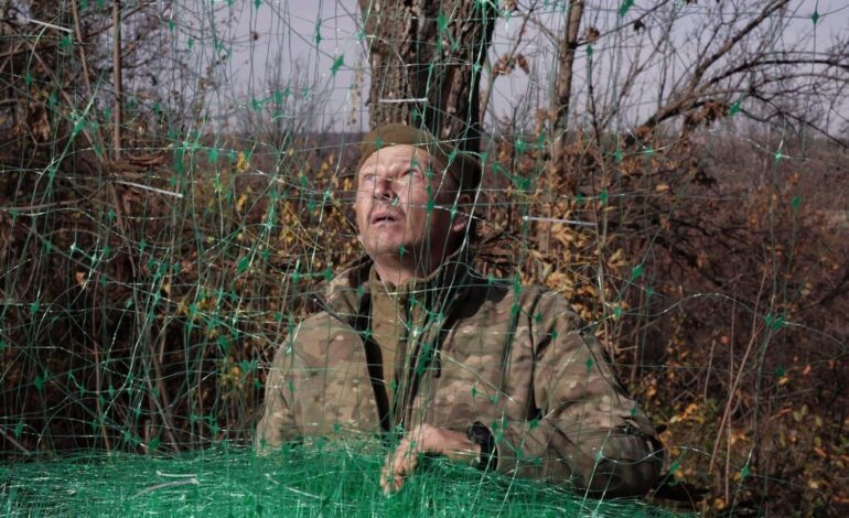 “Hay que sacar de allí a los civiles o enseñarles a derribar drones con un fusil”