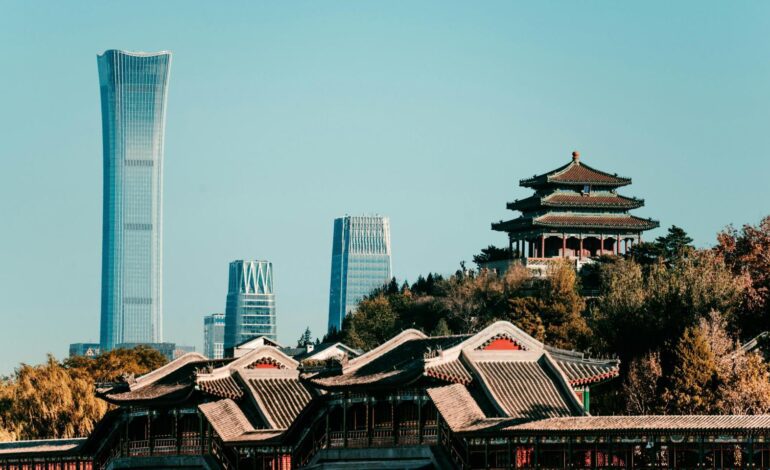 Unicaja y AllianceBernstein se alían para invertir en bolsas de países emergentes