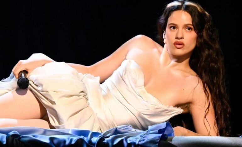 Este es el vestido de novia con el que Rosalía ha actuado en el ‘show’ de Jimmy Fallon