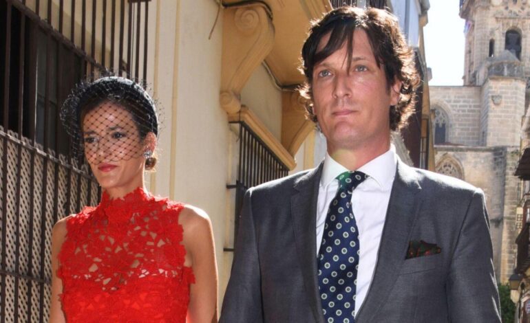 Luis Medina, el hijo menor de Naty Abascal, se ha casado en secreto con Clara Caruana tras dos años de discreto noviazgo