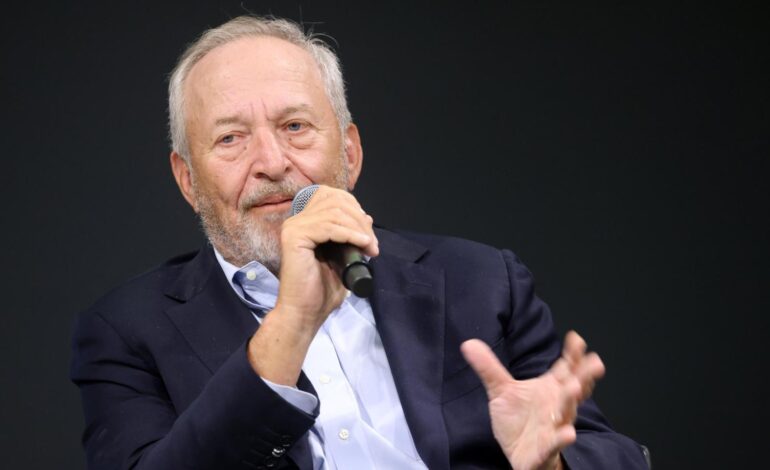 Larry Summers deja el Consejo Asesor del Santander tras hacer lo mismo en OpenAI por sus nexos con Epstein