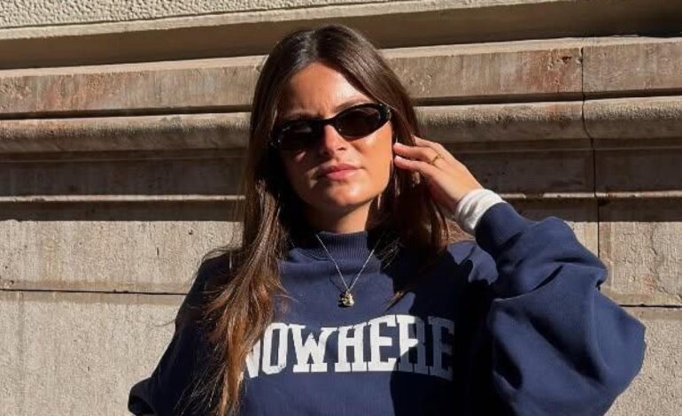 Bea Gimeno se suma al estilo deportivo con una sudadera ‘eco friendly’, un bolso blanco y negro y unos bombachos