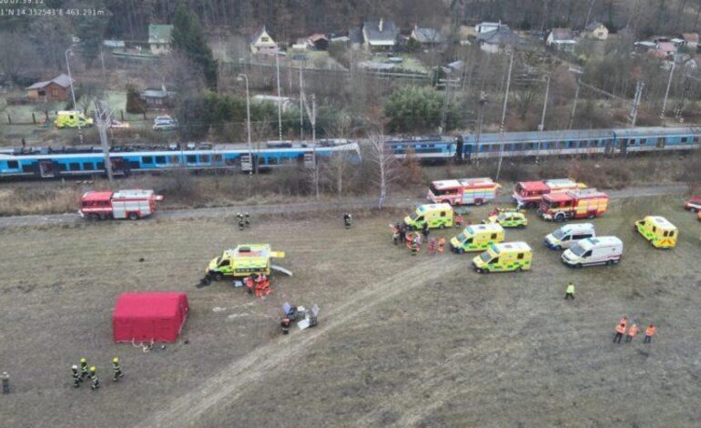 Más de 50 heridos, cinco de ellos graves, en una colisión de trenes en República Checa