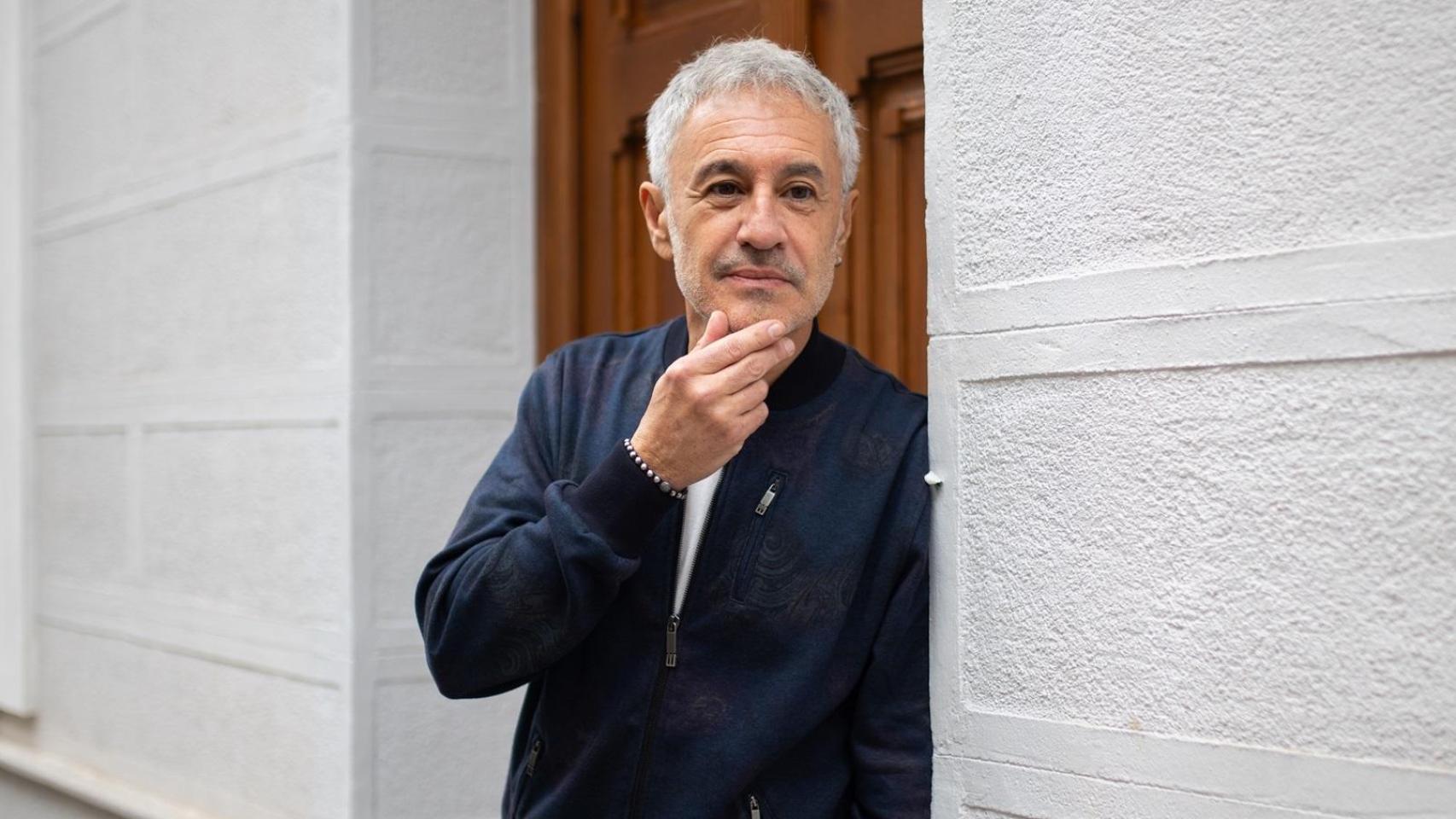 Me levanto a las 7 de la mañana, como a la 1 y a las 8 ya estoy cenando