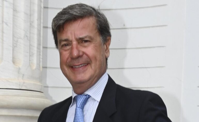 Cayetano Martínez de Irujo cancela la misa funeral de su madre y se le rinde a la duquesa un íntimo homenaje en Liria