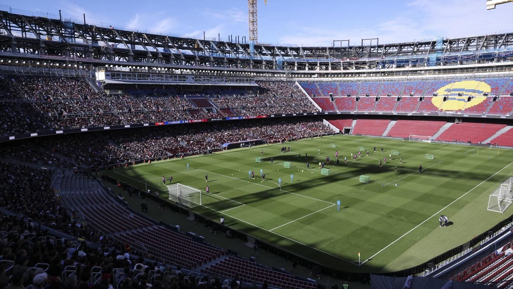 El Barça vuelve al Camp Nou tras un historial de retrasos con promesas falsas, denuncias y ante la urgencia económica