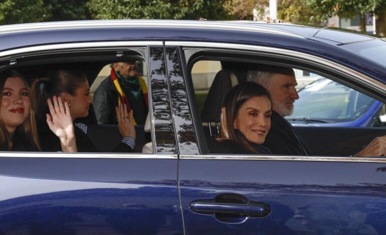 El rey Juan Carlos se reúne en un almuerzo privado e histórico con los reyes Felipe y Letizia y toda su familia en El Pardo