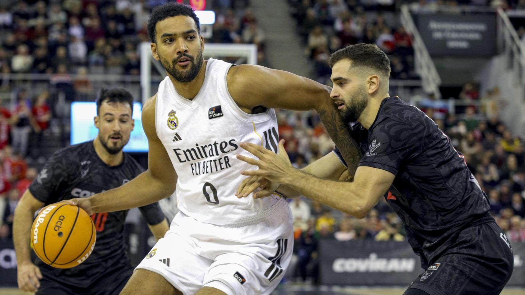 El Real Madrid reacciona en el último cuarto y firma ante el Granada su sexta victoria consecutiva en la Liga Endesa