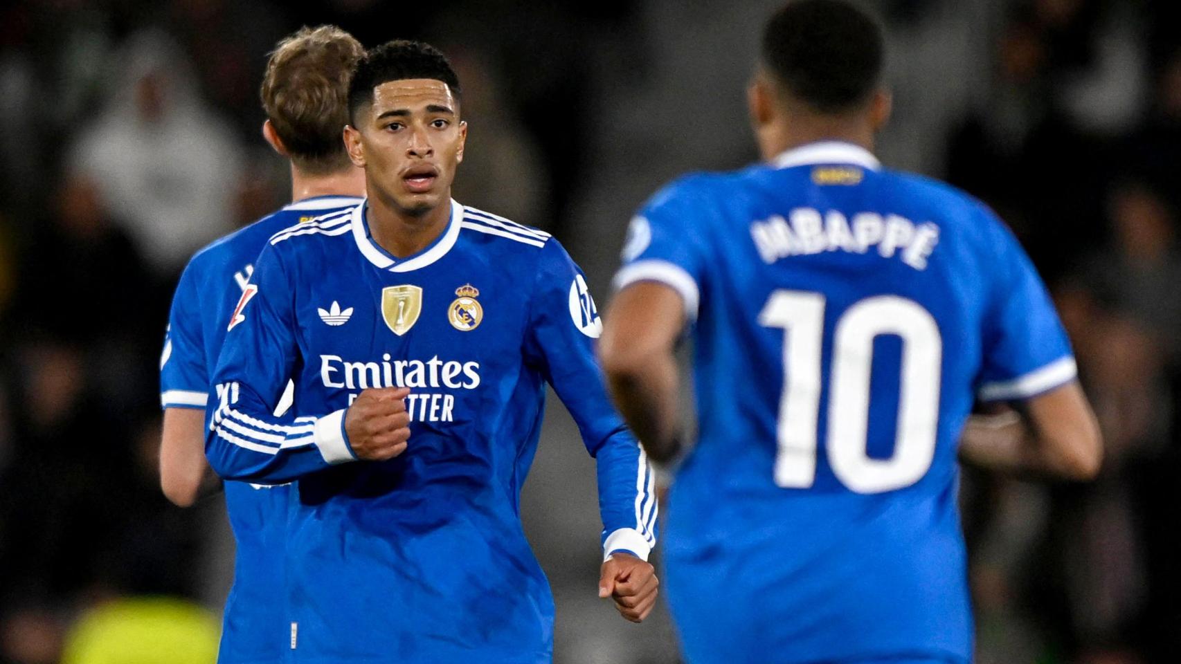 El Real Madrid reacciona tarde y se deja dos puntos ante el Elche para apretar aún más la lucha por el liderato de La Liga