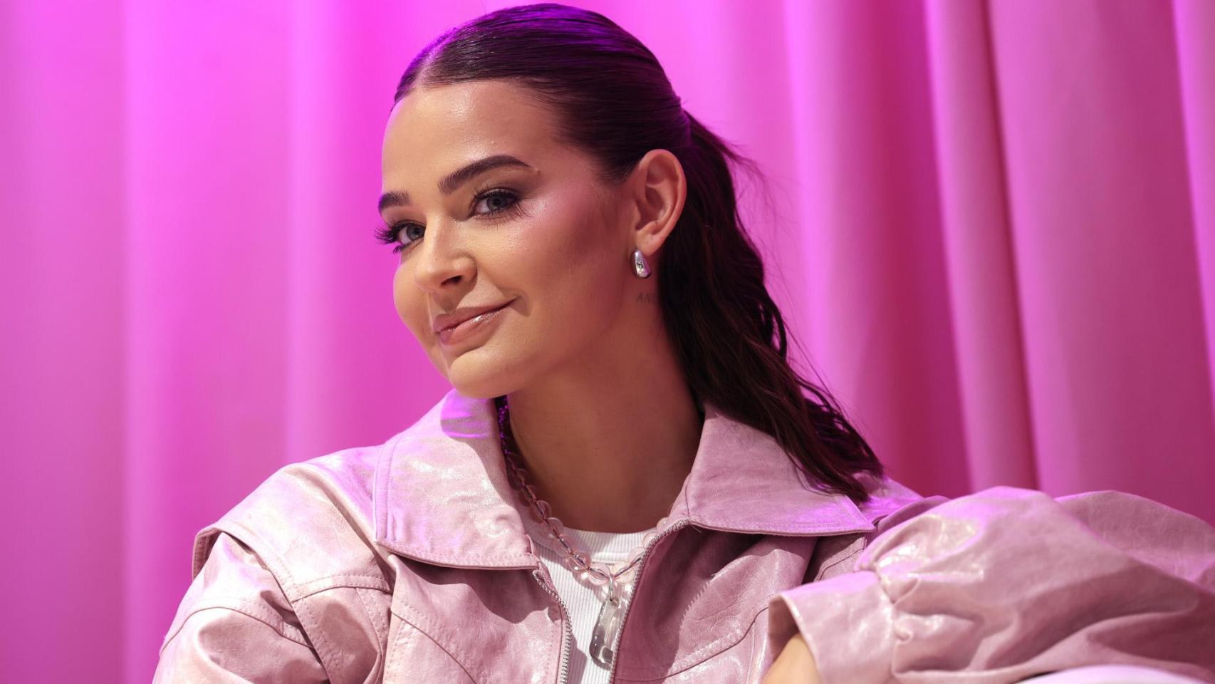 Imágenes del día: Laura Escanes comparte un espectacular posado en una playa de Brasil y todos se fijan en lo mismo