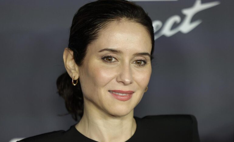 Isabel Díaz Ayuso confía de nuevo en Vicky Martín Berrocal para lucir un favorecedor vestido en una noche especial