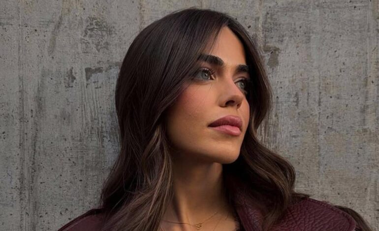 Violeta Mangriñán combina un ‘look’ de Zara con las New Balance x Miu Miu en color canela