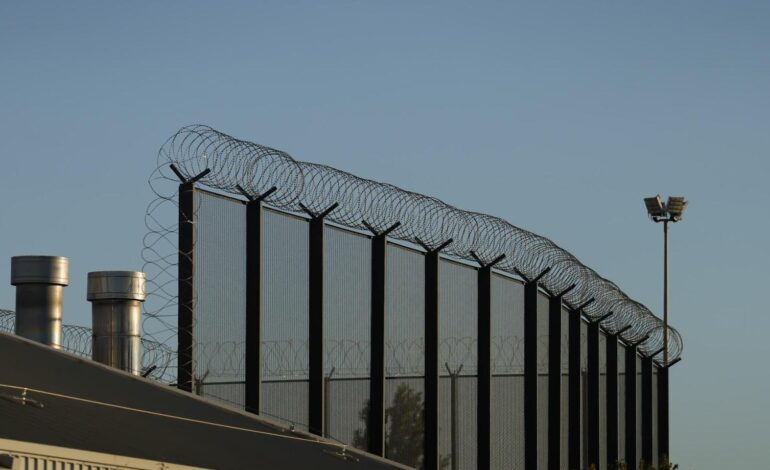 uno está acusado de violación y otro de asesinato