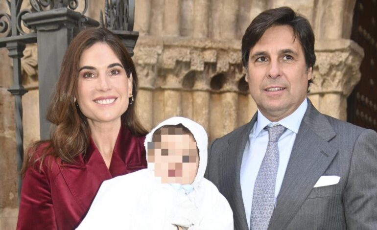 Francisco Rivera y Lourdes Montes celebran el bautizo de su hijo Nicolás en Sevilla arropados por Cayetano Rivera