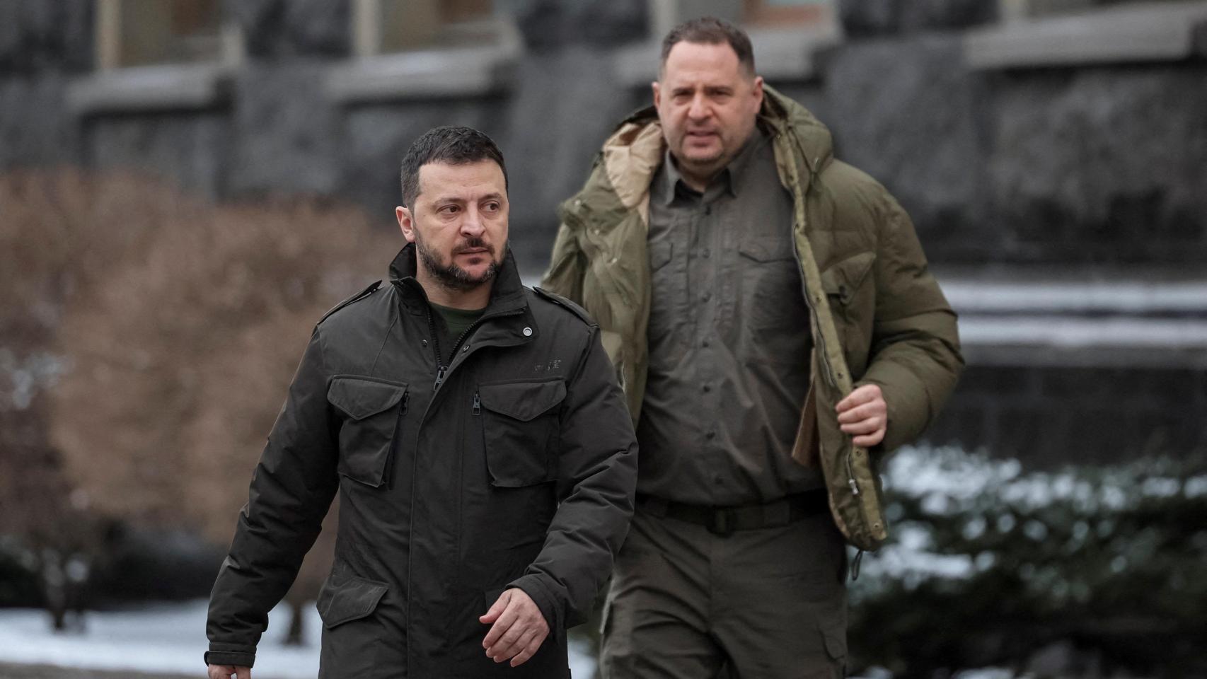 Zelenski anuncia la dimisión de su mano derecha y principal negociador salpicado por el escándalo de las mordidas