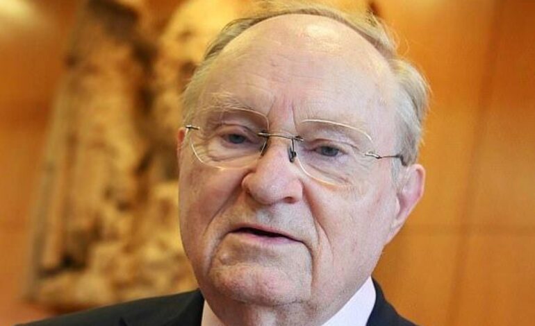 El fundador de Dignitas acaba con su vida, días antes de cumplir 93 años, en su propia clínica de muerte asistida