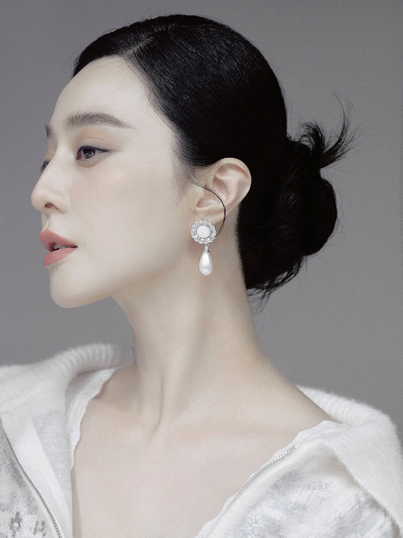 Chaqueta, de Maxrieny; pendientes, de Rêverme.