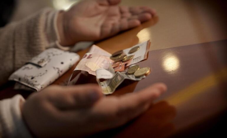 VIOLENCIA MACHISTA | La vida sin recibir ni un euro de pensión alimenticia: «Mis hijos van con zapatos rotos mientras su padre, mi ex, se va de vacaciones»