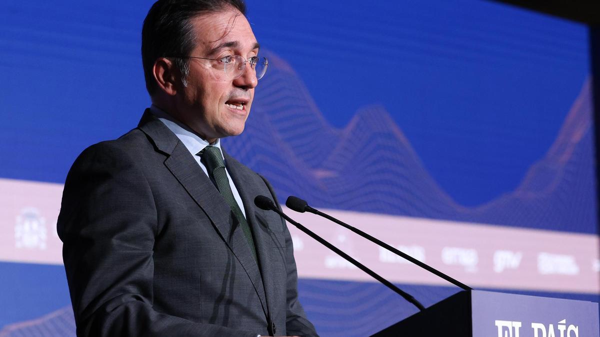 Albares asegura que España intentará alcanzar al menos los mil millones en armamento para Ucrania