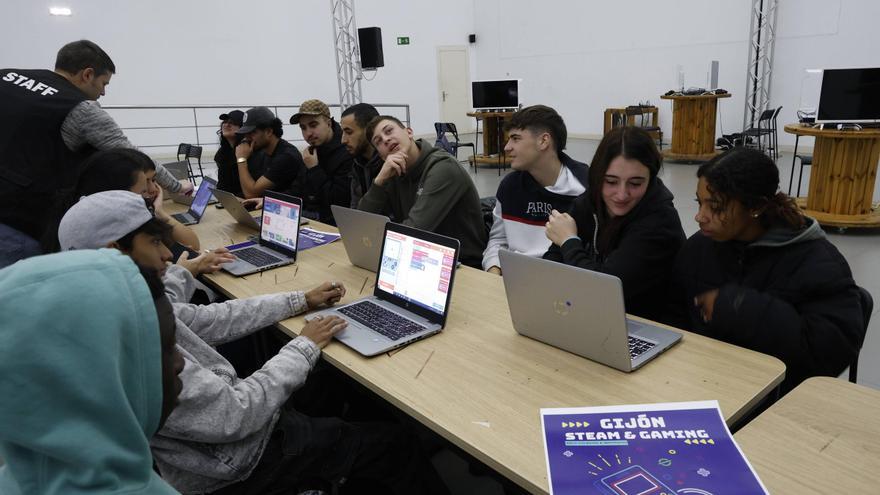 LABoral Centro de Arte acoge la tercera edición de Gijón Steam and Gaming, que une formación y ocio digital.
